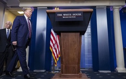 Ông Trump bất ngờ bỏ họp báo hàng ngày về COVID-19, nói "không xứng đáng tốn thời gian và công sức"