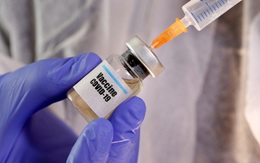 Chạy đua với Covid-19, cần sản xuất vaccine trước khi thử nghiệm xong?