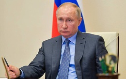 Ông Putin tiếp tục làm việc từ xa sau khi tiếp xúc bác sỹ mắc Covid-19