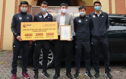 Hùng Dũng và đồng đội trích lương tặng quà y bác sĩ chống dịch COVID-19