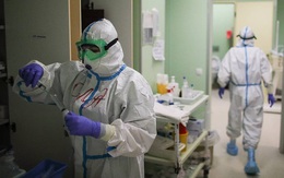 COVID-19: Giữa lúc Nga liên tục phá "kỉ lục buồn", ông Putin nhận được lời chúc quyết thắng đầy ý nghĩa