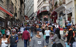 Các nước rục rịch mở cửa, Brazil “chật vật” tìm cách đóng cửa vì Covid-19