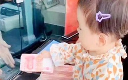 Em bé 4 tuổi khiến mọi người tròn mắt ngạc nhiên vì hành động này tại ngân hàng