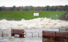 COVID-19 chưa qua, nước Mỹ lại choáng vì thảm họa "500 năm mới gặp một lần"