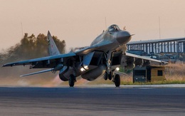 Su-35 hộ tống MiG-29, Su-24 dồn dập hạ cánh xuống Libya: "Gấu Nga" lâm trận?