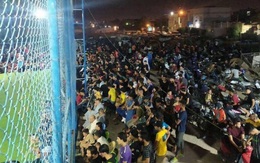 Giải bóng đá hiếm hoi giữa thời Covid-19, chẳng "sao số" vẫn chật cứng CĐV