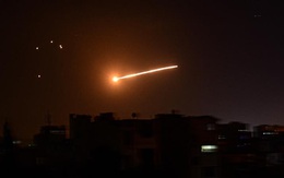 Nga-Thổ vừa "gác súng" ở Idlib, Mỹ-Israel lại dùng chiêu "thừa nước đục thả câu": Syria bị đẩy xuống bờ vực tăm tối?
