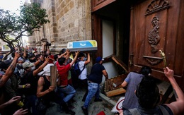 7 ngày qua ảnh: Người biểu tình phá cửa tòa nhà chính quyền bang ở Mexico