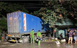 Xe đầu kéo tông sập nhà dân, tài xế chết kẹt trong cabin