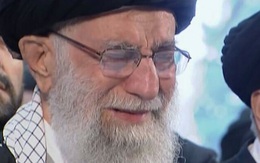 Lãnh tụ Tối cao Iran bật khóc nhiều lần trước linh cữu Tướng Qasem Soleimani