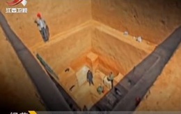 Mở nắp quan tài ở ngôi mộ 3.000 năm tuổi, nhà khảo cổ kinh ngạc nhìn thấy một thứ