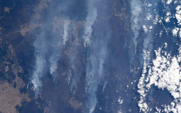 Phi hành gia NASA chia sẻ hình ảnh cháy rừng 'đại thảm họa' nước Úc từ vũ trụ: Chỉ vài tấm ảnh thôi là đủ để thấy tình trạng đau lòng đến mức nào