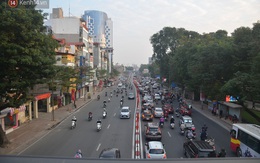 Ảnh: Đường phố Hà Nội nơi thoáng đãng, nơi ùn tắc trong ngày đi làm đầu tiên của năm 2020