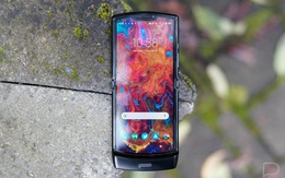 Motorola Razr: “Chiếc điện thoại khó chịu nhất mà tôi từng sử dụng”