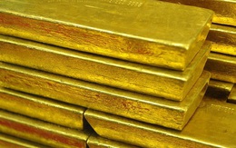 Nhà đầu tư ồ ạt chốt lời, giá vàng sụt giảm mạnh