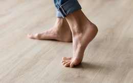 Hóa ra 100 năm khoa học đã nhầm: Chỗ lõm trên bàn chân không giúp con người đứng thẳng, mà là vòm xương ngang