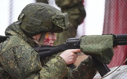 Video: Mãn nhãn trước kỹ năng chiến đấu của các nữ quân nhân Nga