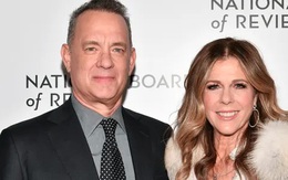 Tom Hanks từng chụp ảnh cùng fan, xem biểu diễn tại nhà hát lớn với khoảng hơn 200 người trước khi được xét nghiệm nhiễm Covid-19