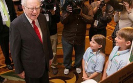 Tỷ phú Warren Buffett: Chờ con lớn mới dạy về tiền bạc là quá muộn, áp dụng các bài học tài chính sớm, trẻ có tương lai thành công