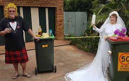Phải ở nhà né dịch, dân Úc tranh thủ mở show diễn thời trang khi ra ngoài đổ rác