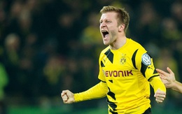 Thay vì giảm lương để hỗ trợ CLB trong mùa Covid-19, cầu thủ lại quyết định mua luôn đội bóng của mình