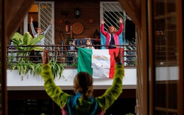 Cuộc sống bên ô cửa sổ, trên ban công, mái nhà thời cách ly tránh Covid-19, tưởng bí bách tù túng nhưng đẹp lạ thường