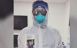 Sợ bệnh nhân Covid-19 lo lắng khi nhìn thấy mình trong bộ đồ bảo hộ, bác sĩ người Mỹ nảy ra sáng kiến đặc biệt thu hút sự chú ý