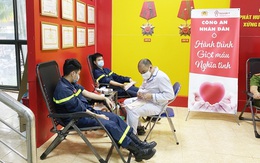 Công an quận Bắc Từ Liêm hiến máu tình nguyện chung tay vì cộng đồng chiến thắng dịch Covid-19