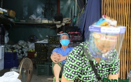 Khu chợ 100% tiểu thương đeo kính chắn giọt bắn tại Hà Nội giữa mùa dịch Covid-19