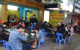 Ngày thứ hai thực hiện giãn cách xã hội tại Hà Nội: Nhiều mối lo từ các chợ, quán ăn