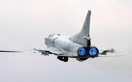 Máy bay ném bom mang tên lửa “đe dọa cả đội tàu sân bay” của Nga sải cánh trên biển