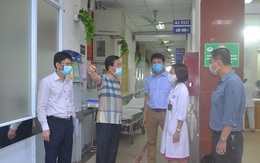 Hà Nội: Người nhà bệnh nhân không được ra vào tự do tại các bệnh viện