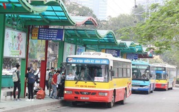 Toàn bộ xe buýt Hà Nội được hoạt động trở lại, khách vẫn phải ngồi cách nhau 1 ghế