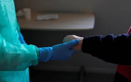 Pháp tính đi đường dài đối phó triệt để với Covid-19