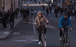 “Ngoại lệ” ở Châu Âu: Quốc gia duy nhất không đóng cửa vì Covid-19, nhà hàng quán bar vẫn hoạt động, học sinh vẫn đến trường, GDP có thể giảm 7% và kiểm soát dựa trên “niềm tin”