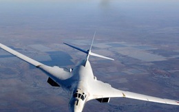 Video: “Thiên nga trắng” Tu-160 tham gia huấn luyện bay đêm