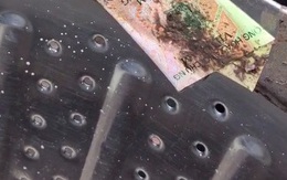 Vệ sinh lồng máy giặt đã lâu năm, anh chồng bất ngờ phát hiện "kho báu" khiến ai cũng ngỡ ngàng