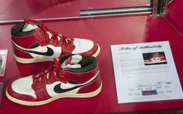 Đôi giầy đã đi của Michael Jordan được bán với giá hơn nửa triệu USD