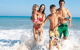 Tắm biển trong thời điểm dịch Covid-19 chưa kết thúc, chuyên gia phân tích những điều quan trọng