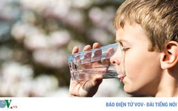 Uống nước đá mùa nắng nóng gây hại cho sức khỏe như thế nào?