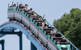 Mở cửa công viên giải trí hậu COVID-19: Không la hét khi chơi cảm giác mạnh