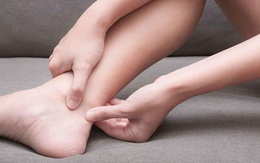 Đi khám vì bị đau gót chân, không ngờ phát hiện khối u máu: Bác sĩ cảnh báo 4 bệnh khác liên quan đến đau gót chân