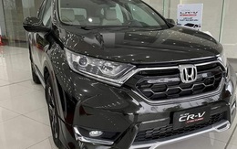 Đại lý tìm đủ chiêu xả hàng Honda CR-V đón bản mới: Sau giảm giá là tặng xe phân khối lớn, giá thực tế chỉ hơn 800 triệu đồng