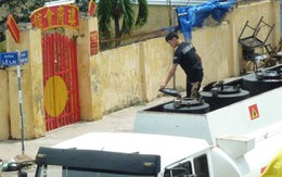 Cận cảnh tài xế xe bồn hiên ngang chiết lậu xăng, dầu