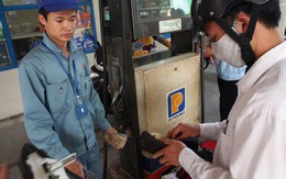 Không để doanh nghiệp tự định giá xăng dầu