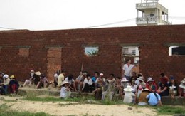 Dân bao vây cản trở xây nhà cho người 'làng phong'