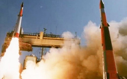 Iran - Israel dọa đấu tên lửa