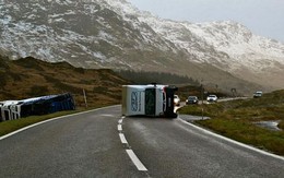 Siêu bão tàn phá Scotland