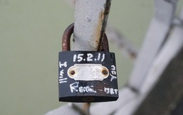 Những “ổ khóa tình yêu” trên cầu Trường Tiền