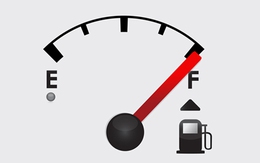 1 lít xăng đủ dùng cho iPhone trong 5 năm